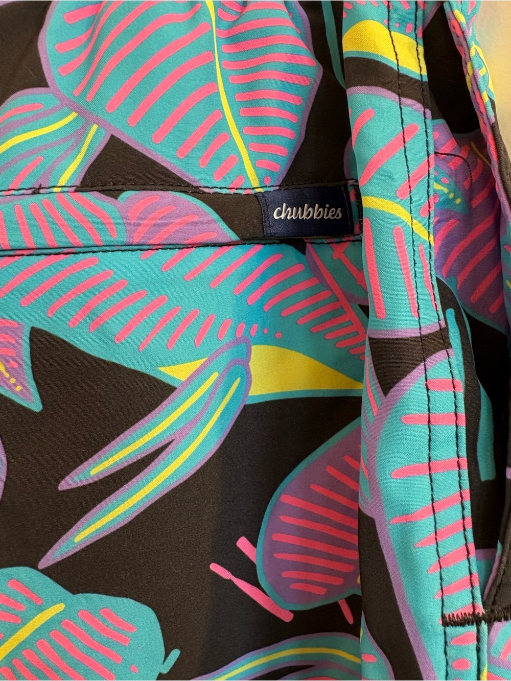 Chubbies 5.5” swim trunks in Fluorescent Funk Size Large - Picture 5 of 6